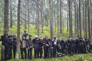 Attēls rakstam: FOTO. Teju 30 migranti izlien no sūnām: pierobežā atklāj jau otro pazemes tuneli