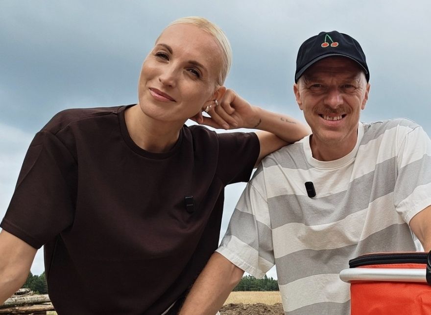 Kā pagatavot sulīgus vistas stilbiņus uz grila? Kristīne Virsnīte un viņas vīrs dalās pārbaudītos knifos