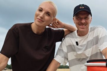 Attēls rakstam: Kā pagatavot sulīgus vistas stilbiņus uz grila? Kristīne Virsnīte un viņas vīrs dalās pārbaudītos knifos