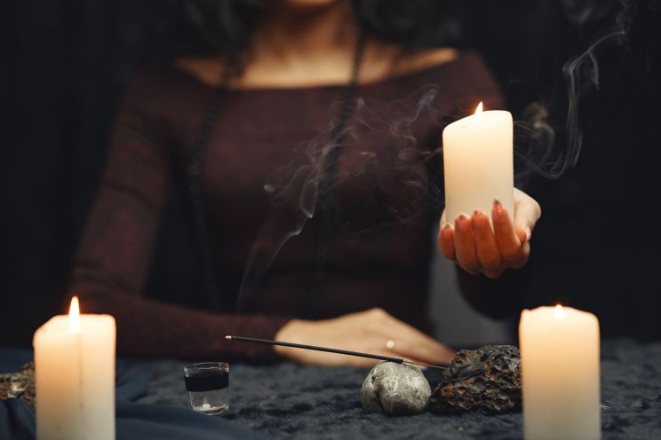 Attēls rakstam: Maģiskie rituāli izmaksā vairāk nekā 150 tūkstošus eiro: policija sāk divus kriminālprocesus