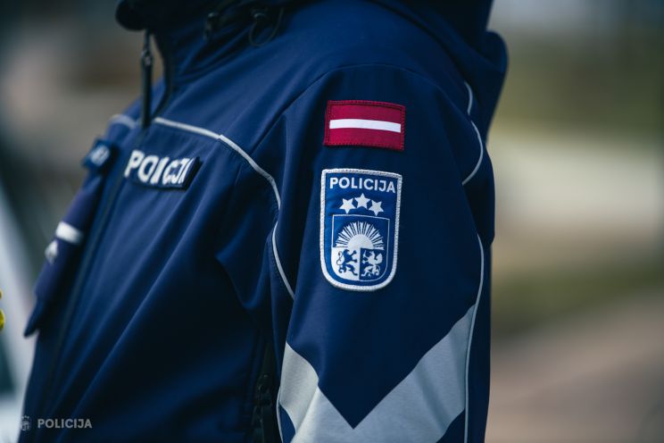 Attēls rakstam: Ogrē atrod nepilngadīgu meiteni kāpņutelpā