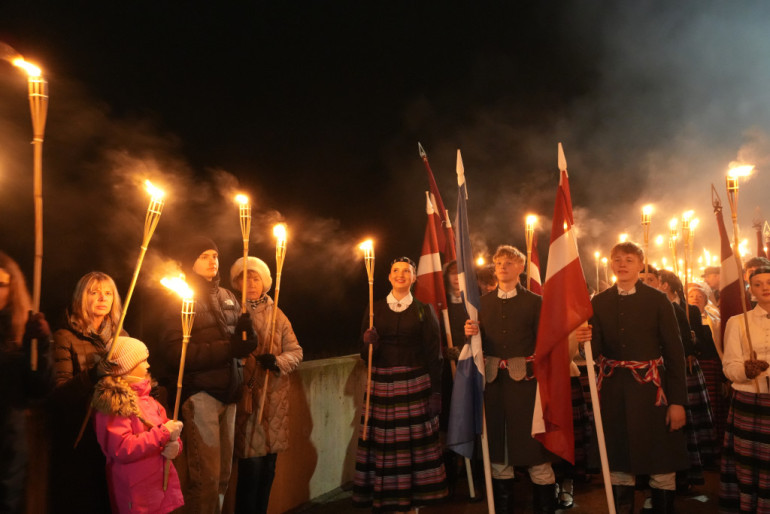 FOTO: Ogre svin Lāčplēša dienu