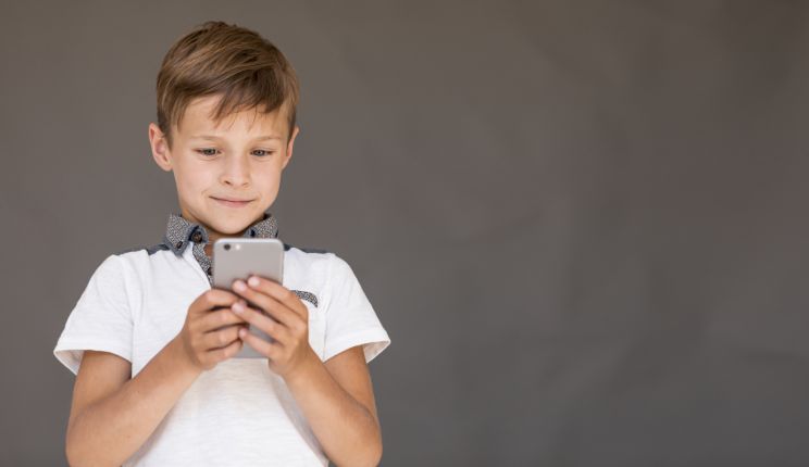 Attēls rakstam: Mazi bērni vieni paši internetā – trešdaļa vecāku nekontrolē saturu