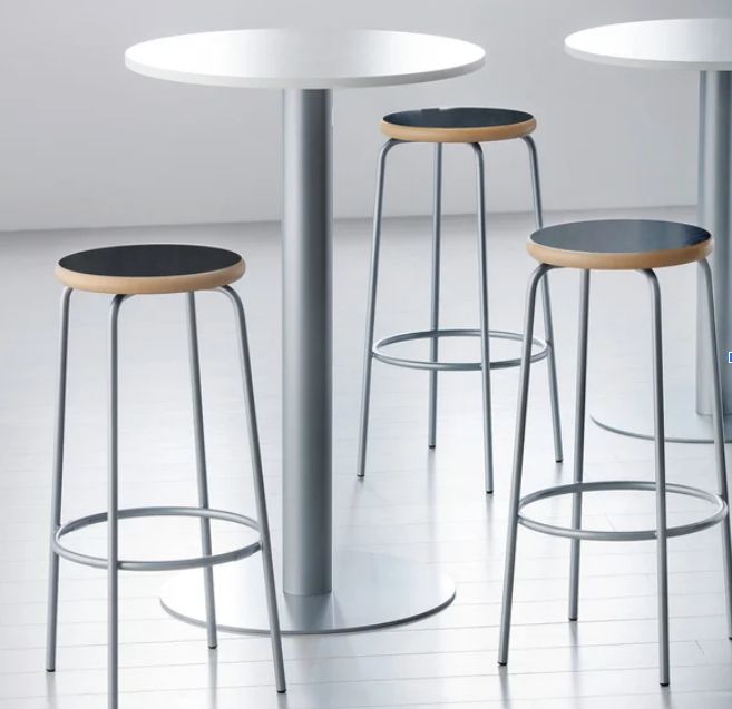 Stilīgi bāra krēsli ēdamistabā: kā piešķirt telpai modernu un elegantu izskatu