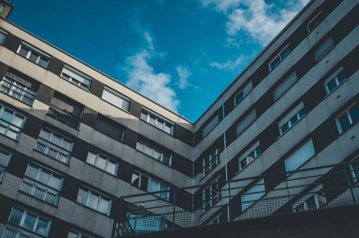 Sērijveida dzīvokļu cenas jūlijā palielinājās trīs pilsētās, tostarp Ogrē