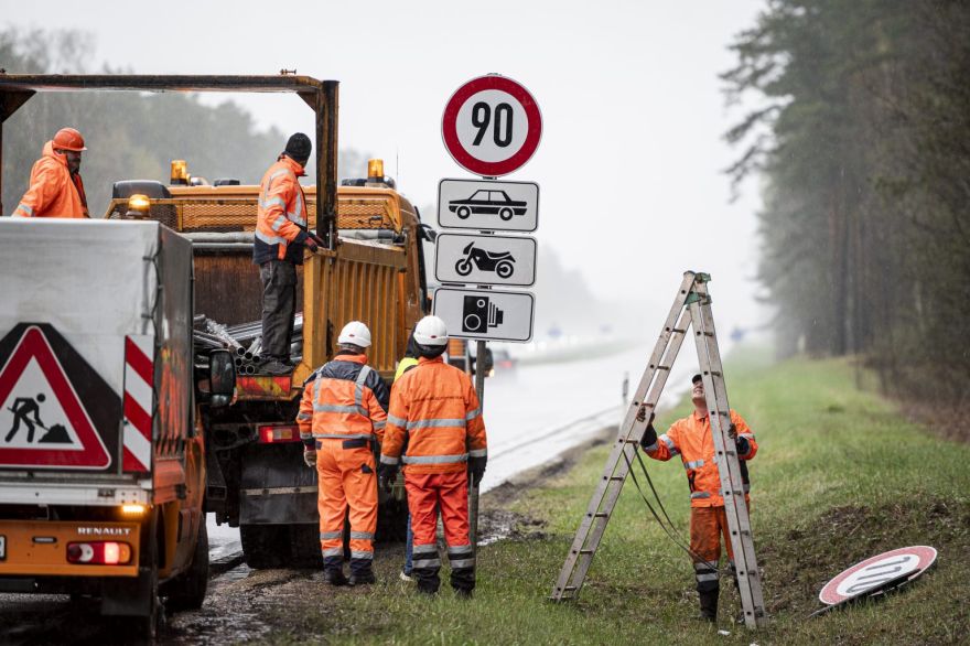 Vairs nekur nedrīkstēs braukt ātrāk par 90 km/h, izņemot Siguldas šosejas posmu ļoti labos apstākļos