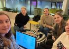 Attēls rakstam: No cepuma līdz risinājumam: Ogres skolniece cīnās pret plastmasas piesārņojumu, radot ēdamu vāciņu