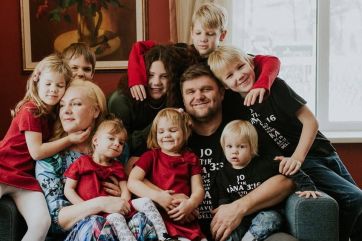 Attēls rakstam: Deviņu bērnu tēvs Kaspars Ozoliņš pēc vēlēšanām: “Ja tu mīli Latviju, piedzemdē vismaz trīs bērnus!”