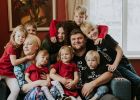Attēls rakstam: Deviņu bērnu tēvs Kaspars Ozoliņš pēc vēlēšanām: “Ja tu mīli Latviju, piedzemdē vismaz trīs bērnus!”