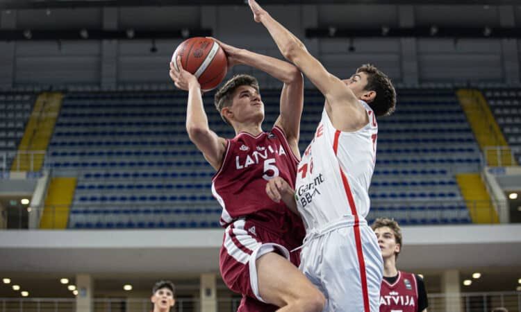 Vilcānam 4 punkti, Haukam 2 punkti, – Latvijas U16 basketbola izlase pārspēj igauņus