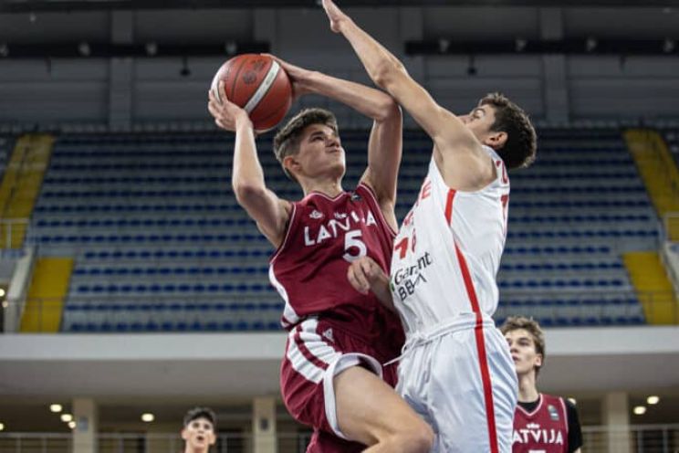 Attēls rakstam: Vilcānam 4 punkti, Haukam 2 punkti, – Latvijas U16 basketbola izlase pārspēj igauņus