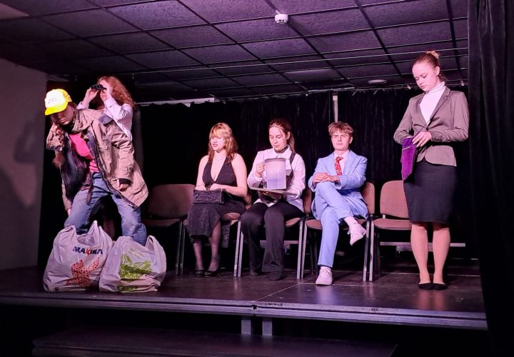 FOTO: Trīs Ogres novada izglītības iestāžu teātru kolektīvi veiksmīgi pārstāv novadu festivālā "... un es iešu un iešu!"