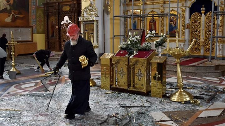 Krievu garīdznieki liedz ukraiņiem lūgties baznīcā okupētajā teritorijā