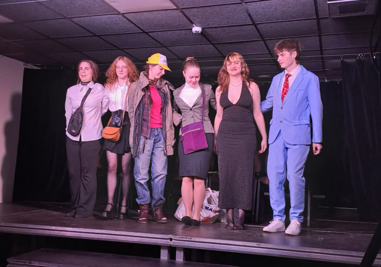 FOTO: Trīs Ogres novada izglītības iestāžu teātru kolektīvi veiksmīgi pārstāv novadu festivālā "... un es iešu un iešu!"
