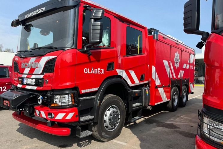 Attēls rakstam: Ugunsgrēkā Ogrē dega sadzīves mantas