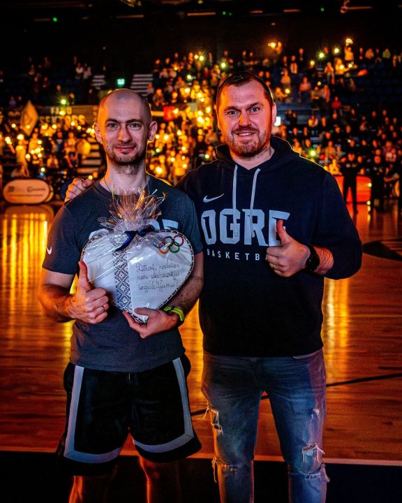 Basketbola kluba "Ogre" fiziskās sagatavotības treneris Dāvis Feikners ieguva ministrijas pateicības rakstu
