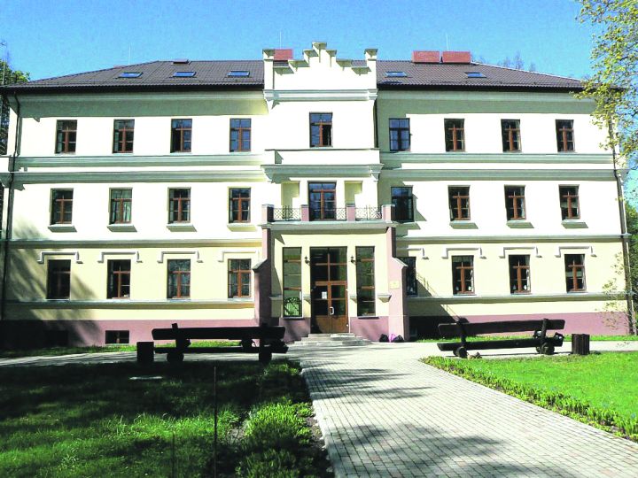 Paliec, paliec man tuvumā. Izlaidumu laiks