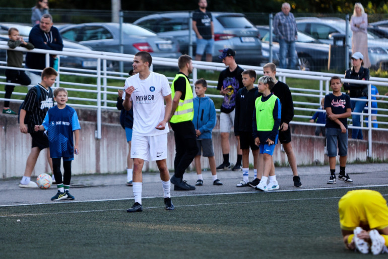 FOTO: Ogres futbolisti izcīna fantastisku uzvaru