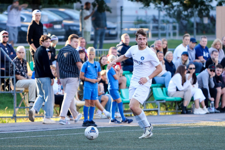 FOTO: Ogres futbolisti izcīna fantastisku uzvaru