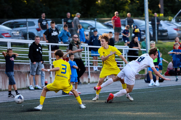 FOTO: Ogres futbolisti izcīna fantastisku uzvaru