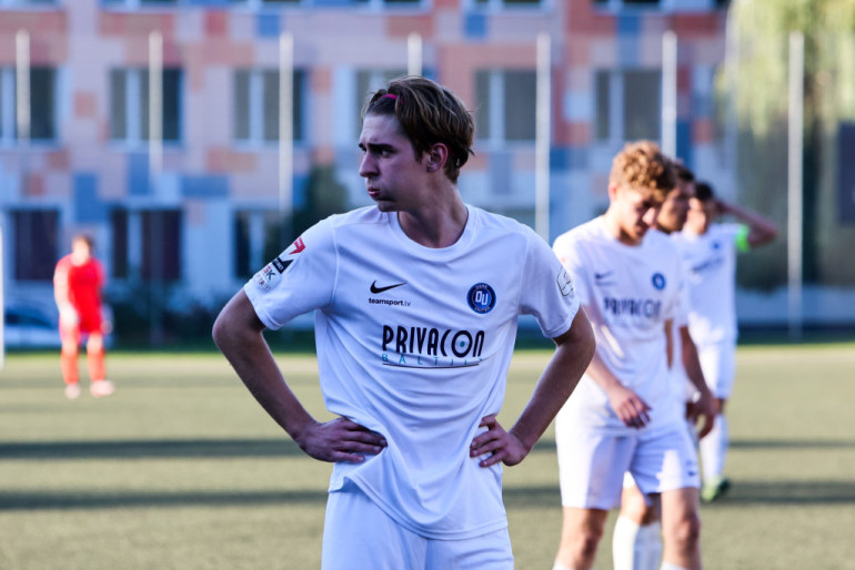 FOTO: Ogres futbolisti izcīna fantastisku uzvaru