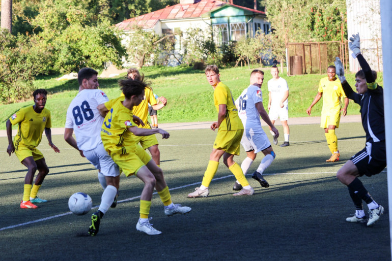 FOTO: Ogres futbolisti izcīna fantastisku uzvaru