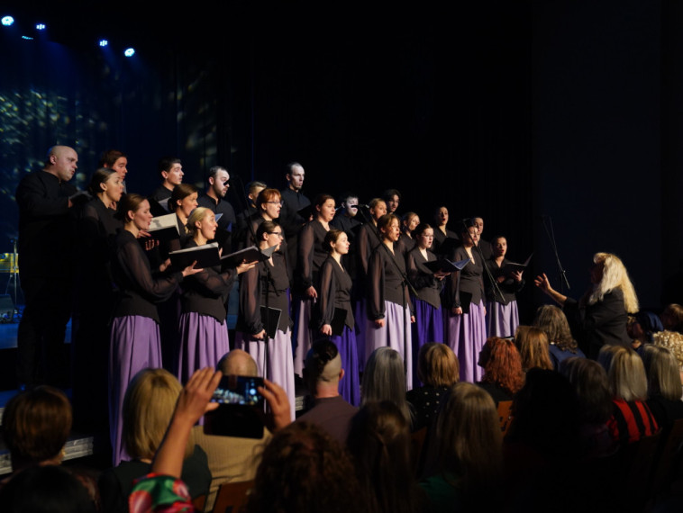Foto: Dziesmas, teātris un radošums – Ogres novadā godināti gada kultūras laureāti