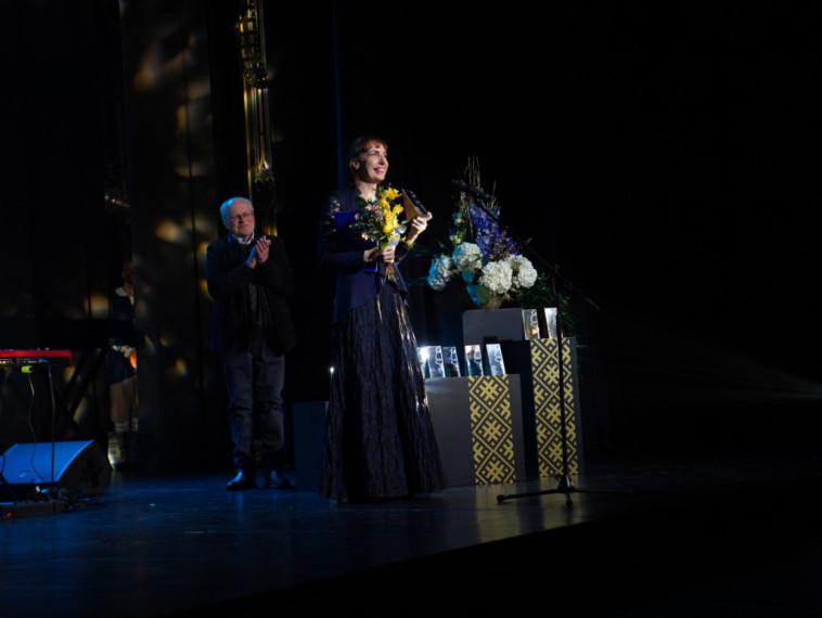 Foto: Dziesmas, teātris un radošums – Ogres novadā godināti gada kultūras laureāti