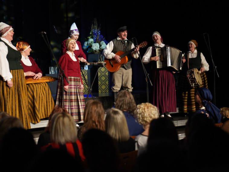 Foto: Dziesmas, teātris un radošums – Ogres novadā godināti gada kultūras laureāti