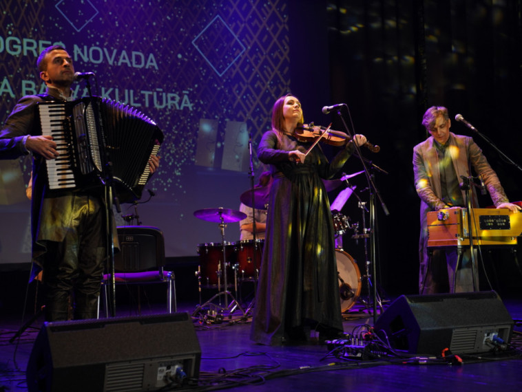 Foto: Dziesmas, teātris un radošums – Ogres novadā godināti gada kultūras laureāti