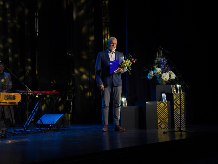 Foto: Dziesmas, teātris un radošums – Ogres novadā godināti gada kultūras laureāti