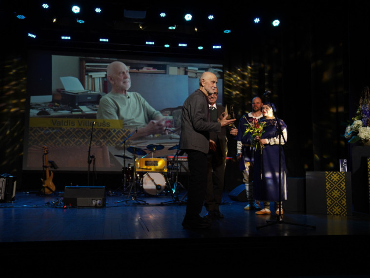 Foto: Dziesmas, teātris un radošums – Ogres novadā godināti gada kultūras laureāti