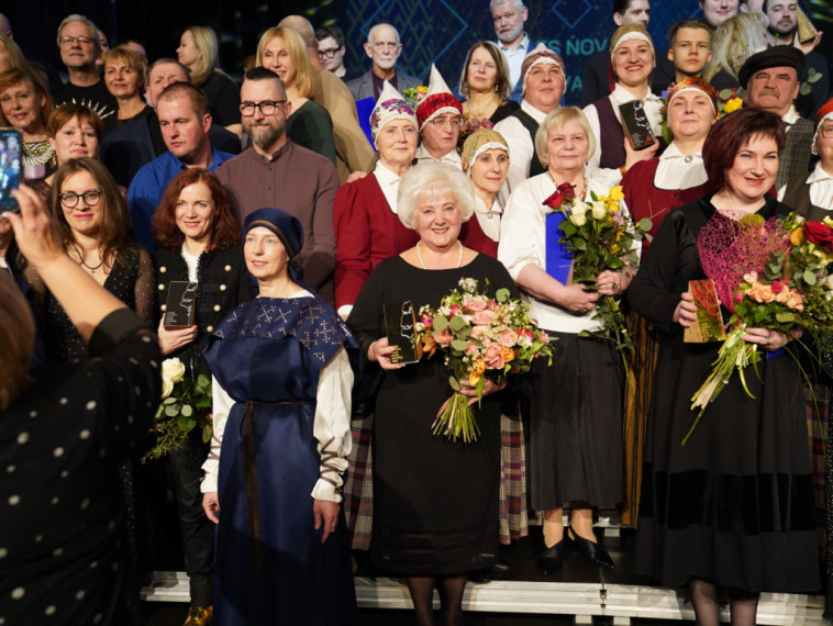 Foto: Dziesmas, teātris un radošums – Ogres novadā godināti gada kultūras laureāti