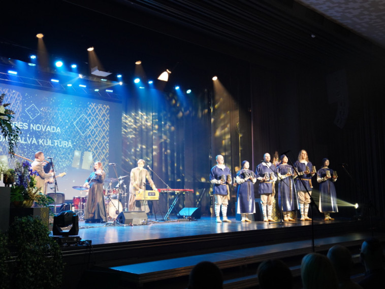 Foto: Dziesmas, teātris un radošums – Ogres novadā godināti gada kultūras laureāti