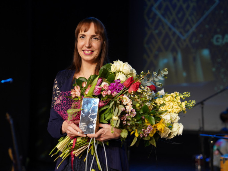 Foto: Dziesmas, teātris un radošums – Ogres novadā godināti gada kultūras laureāti