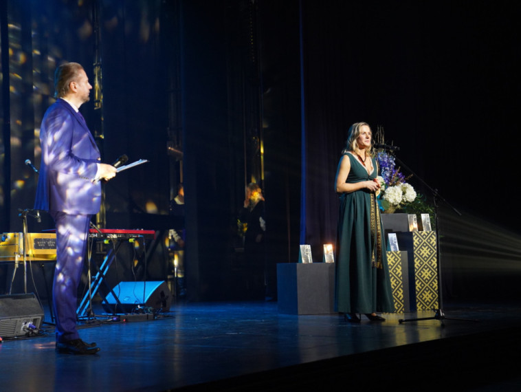 Foto: Dziesmas, teātris un radošums – Ogres novadā godināti gada kultūras laureāti