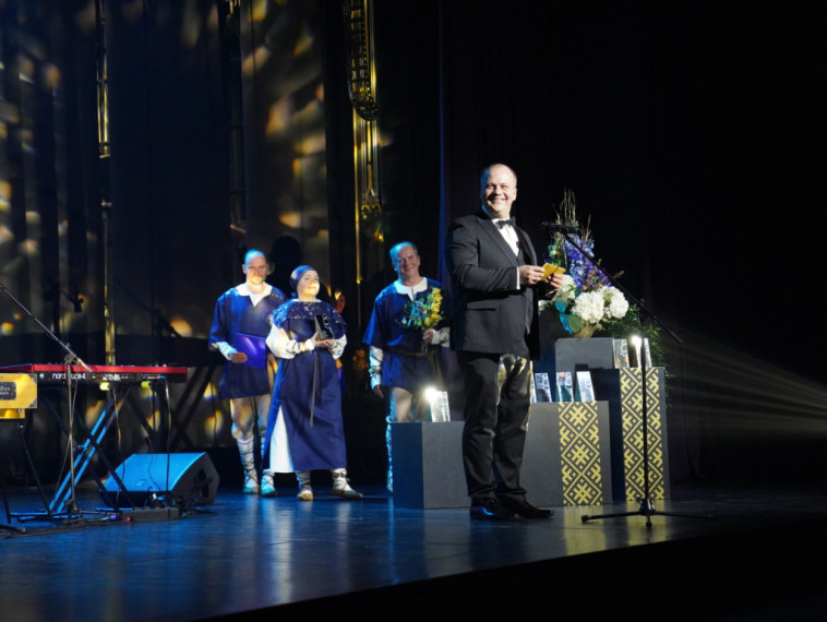 Foto: Dziesmas, teātris un radošums – Ogres novadā godināti gada kultūras laureāti