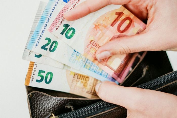 Vairāk nekā trešdaļa Latvijas iedzīvotāju cer uz labāku finansiālo situāciju 2026. gadā 