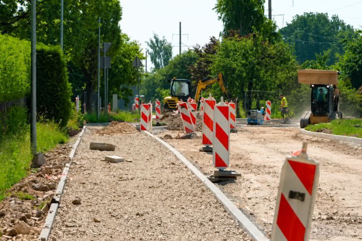 Attēls rakstam: Akmeņu ielā turpinās būvdarbi - divas nedēļas aicina nenovietot automašīnas darbu zonā