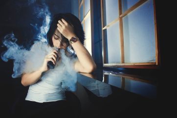 Attēls rakstam: Pie Ogres tehnikuma nepilngadīgai atņem elektronisko cigareti