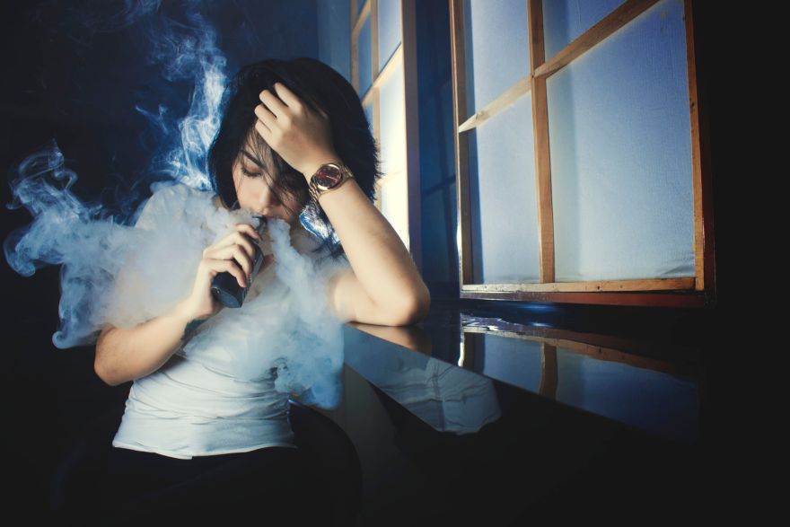 Pie Ogres tehnikuma nepilngadīgai atņem elektronisko cigareti