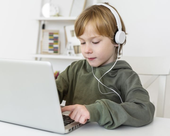 Izstrādātas jaunas vadlīnijas un aplikācija bērnu drošībai internetā