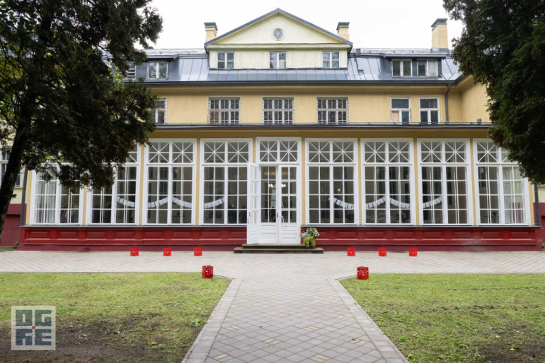 FOTO: Skolotāju dienas priekšvakarā godina titula “Ogres novada Gada pedagogs 2024” laureātus