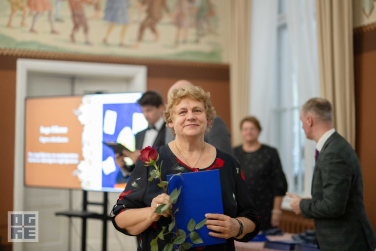 FOTO: Skolotāju dienas priekšvakarā godina titula “Ogres novada Gada pedagogs 2024” laureātus