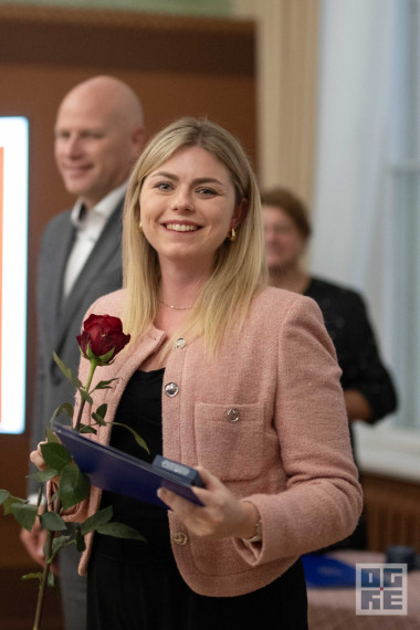 FOTO: Skolotāju dienas priekšvakarā godina titula “Ogres novada Gada pedagogs 2024” laureātus