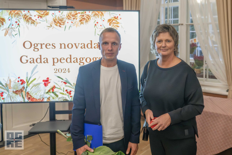 FOTO: Skolotāju dienas priekšvakarā godina titula “Ogres novada Gada pedagogs 2024” laureātus