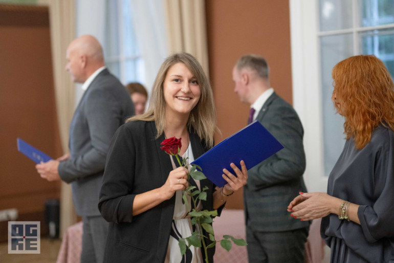 FOTO: Skolotāju dienas priekšvakarā godina titula “Ogres novada Gada pedagogs 2024” laureātus