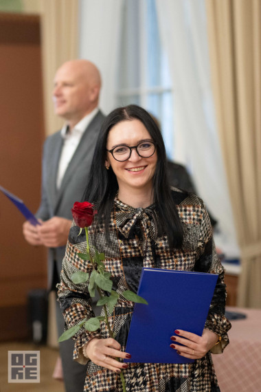 FOTO: Skolotāju dienas priekšvakarā godina titula “Ogres novada Gada pedagogs 2024” laureātus
