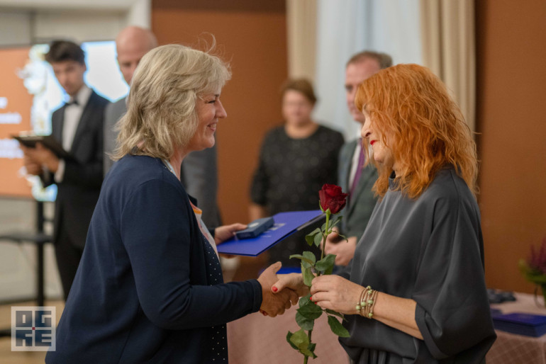 FOTO: Skolotāju dienas priekšvakarā godina titula “Ogres novada Gada pedagogs 2024” laureātus