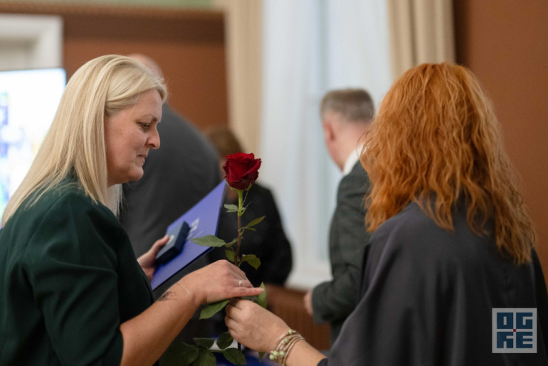FOTO: Skolotāju dienas priekšvakarā godina titula “Ogres novada Gada pedagogs 2024” laureātus